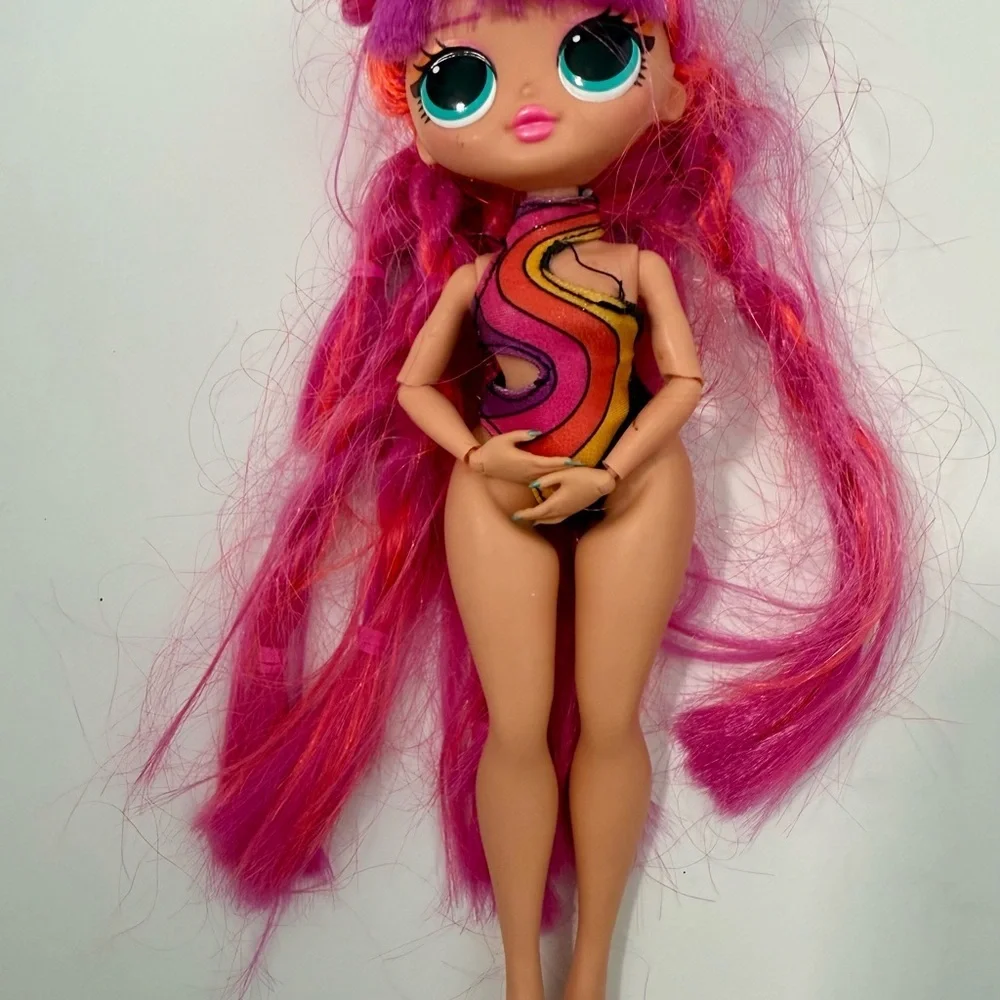 MGA LOL Surprise ROLLER CHICK OMG Fashion Doll Series 3 Pink Hair Beautiful